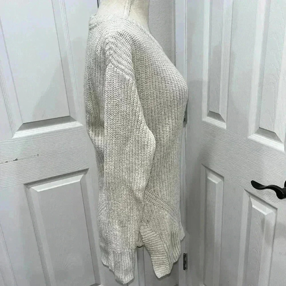 Toms Scoop neck side split sweater Adorable for layering - Picture 5 of 10